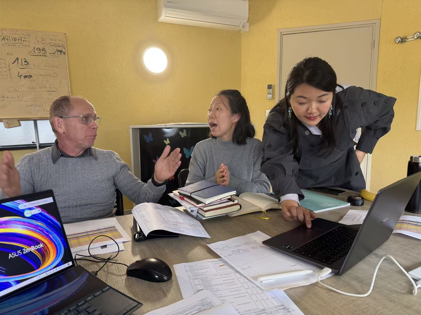 Jade meeting with a French partner to discuss products